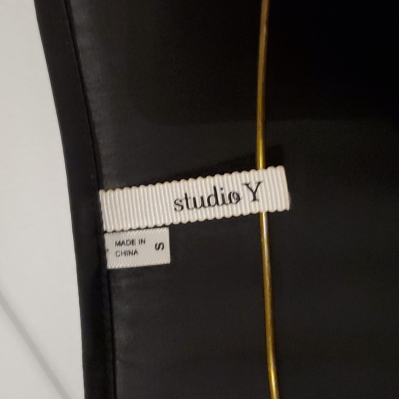 Studio Y top - Picture 5 of 6